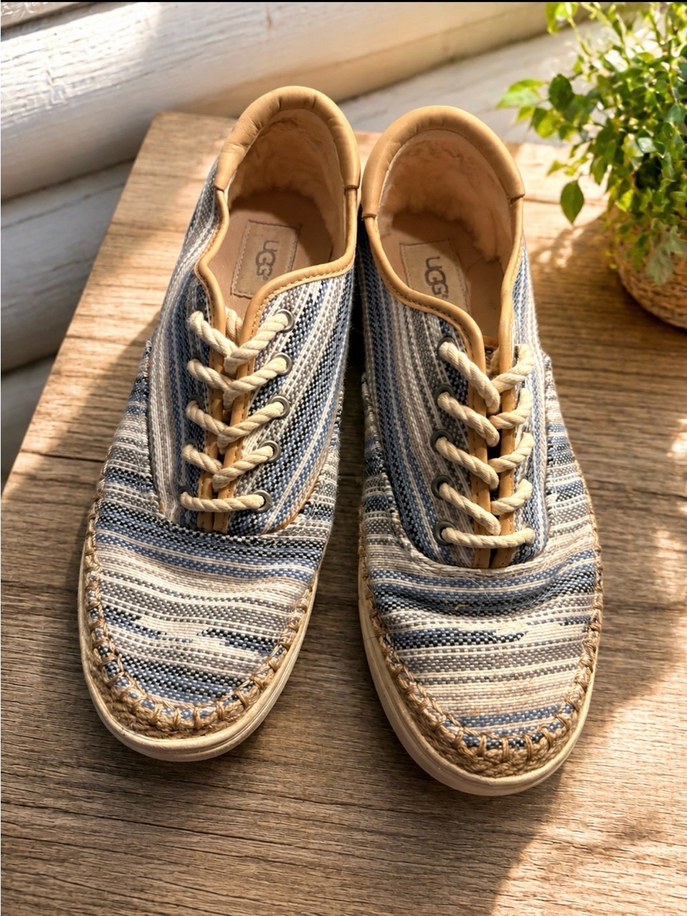 UGG Wenn Womens Sneakers Size 10